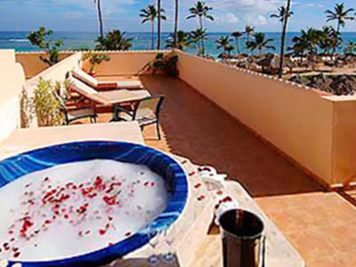 Dominikana - hotel Majestic Colonial Punta Cana, pokój Colonial Club Colonial Junior Suite Ocean Front, jacuzzi, taras, tropical sun