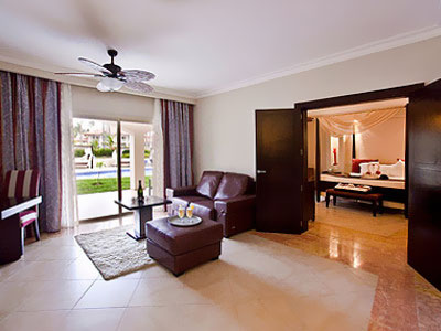 Dominikana - hotel Majestic Elegance Punta Cana, pokój Elegance Club Swim up Suite (Outdoor Jacuzzi), tropical sun