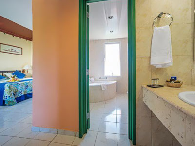 Kuba - hotel Be Live Experience Turquesa, pokój Junior Suite, łazienka, tropical sun