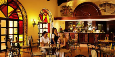 Kuba - hotel Iberostar Playa Alameda, Theatre Bar, tropical sun