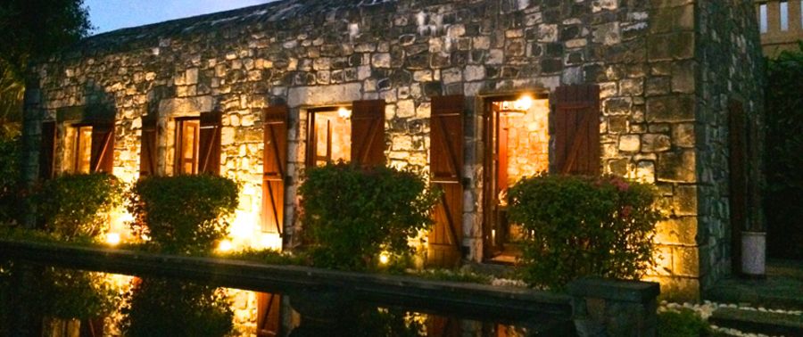 Mauritius - hotel The Oberoi, The Gunpowder Room, zabytkowa restauracja, tropical sun
