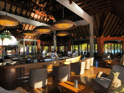 Mauritius - hotel Dinarobin Hotel Golf & Spa, bar Le Mahogany, tropical sun