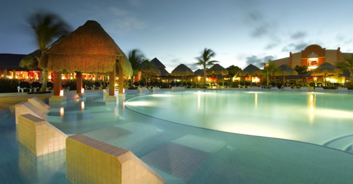Meksyk - hotel Grand Palladium White Sand Resort & Spa, basen, tropical sun