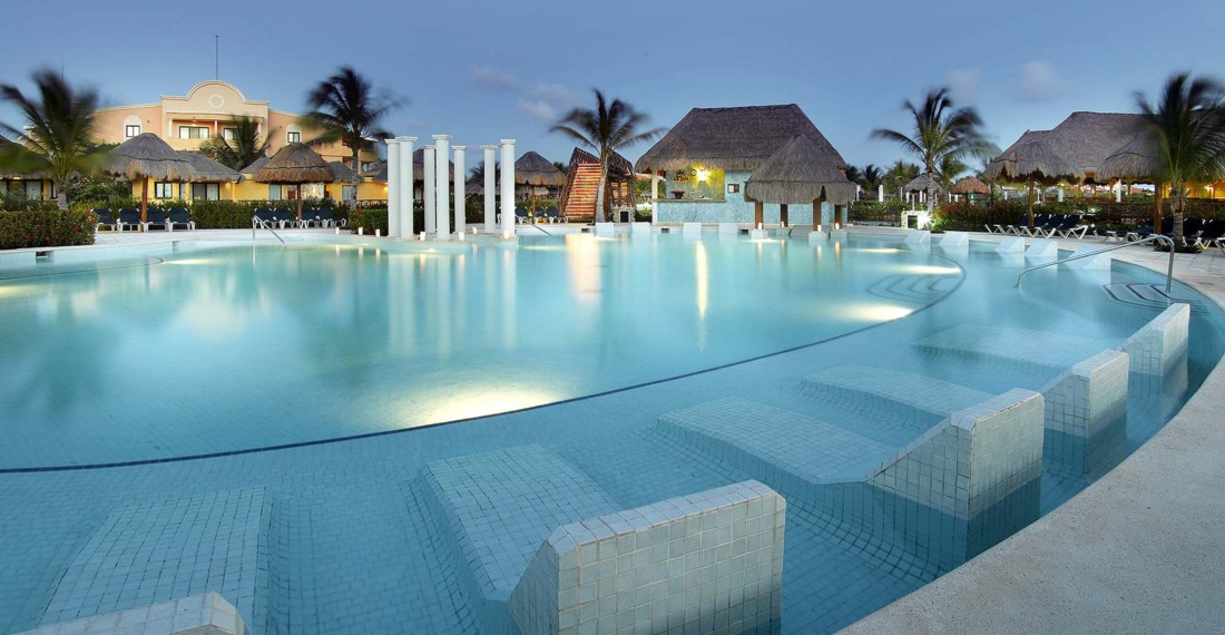 Meksyk - hotel Grand Palladium White Sand Resort & Spa, basen, tropical sun