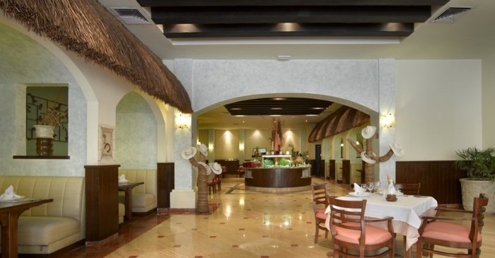 Meksyk - hotel Grand Palladium White Sand Resort & Spa, restauracja Ribs & More, tropical sun