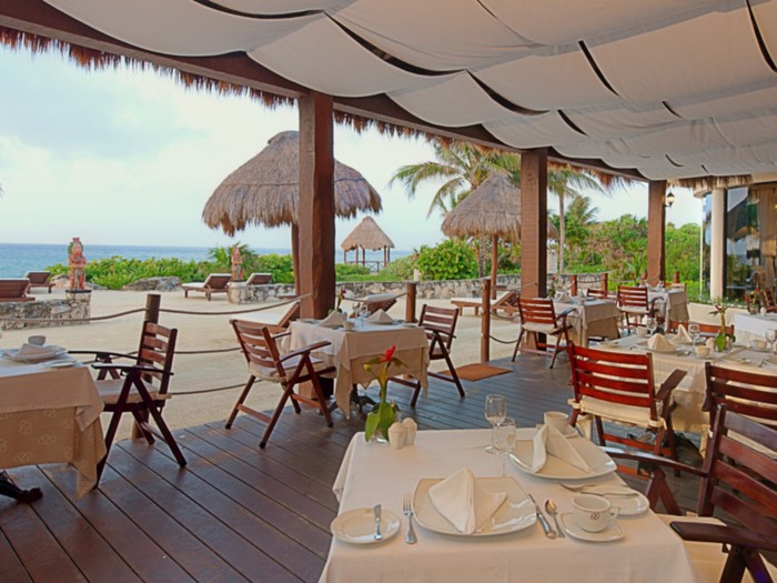 Meksyk - hotel Occidental Grand Xcaret, restauracja przy plaży, tropical sun