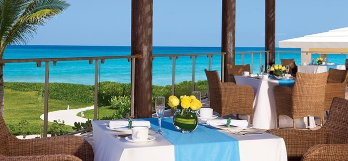 Meksyk - hotel Now Jade Riviera Cancun, restauracja, widok na Morze Karaibskie, tropical sun