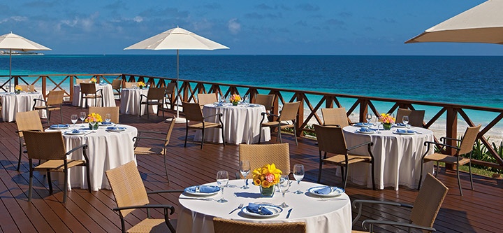 Meksyk - hotel Now Sapphire Riviera Cancun, restauracja przy plaży, taras, widok na Morze Karaibskie, tropical sun