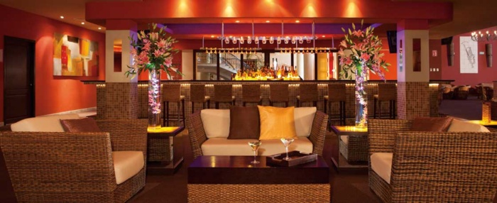 Meksyk - hotel Secrets Capri Riviera Cancun, lobby bar, tropical sun