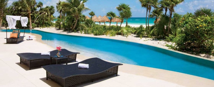 Meksyk - hotel Secrets Maroma Beach Riviera Cancun, basen, leżaki, tropical sun