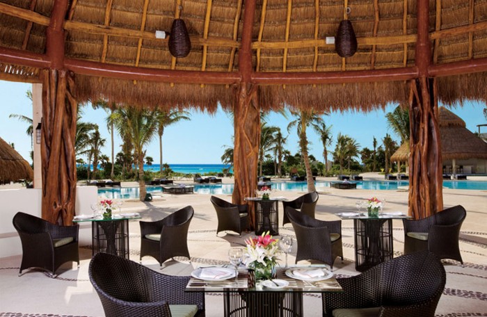 Meksyk - hotel Secrets Maroma Beach Riviera Cancun, restauracja przy basenie, tropical sun