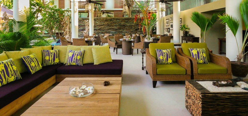 Seszele - Dhevatara Beach Hotel, The Lounge Bar, tropical sun
