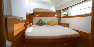 Seszele - katamaran Lagoon 440, łóżko, tropical sun