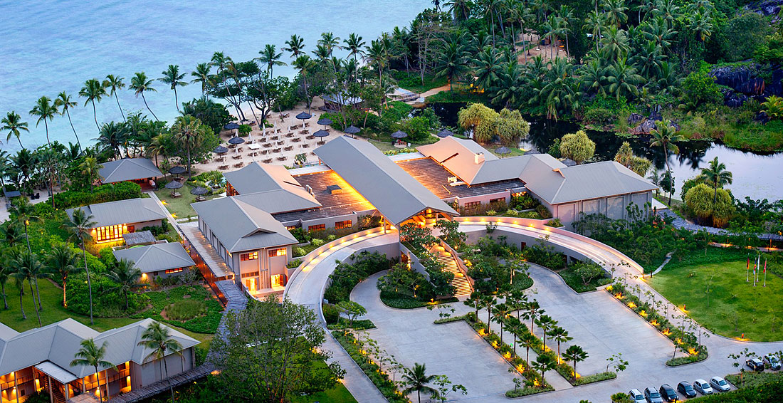 Seszele - hotel Kempinski Seychelles Resort, wybrzeże, ocean indyjski, tropikalna roślinność, tropical sun