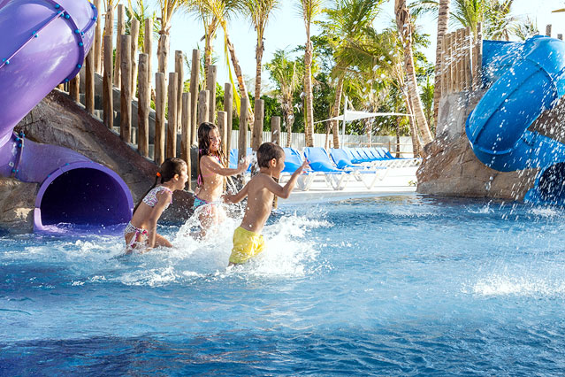 Dominikana - hotel Royalton Punta Cana Resort & Casino, basen dla dzieci, zjeżdżalnie, tropical sun