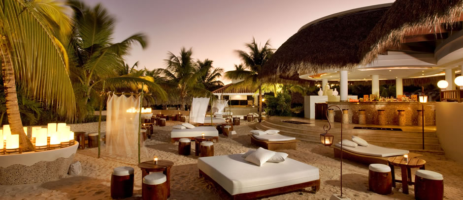 Dominikana - hotel The LEVEL at Melia Caribe Tropical, łóżka bali, tropical sun
