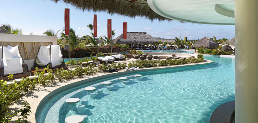 Dominikana - hotel The Reserve at Paradisus Palma Real, restauracja przy basenie, tropical sun