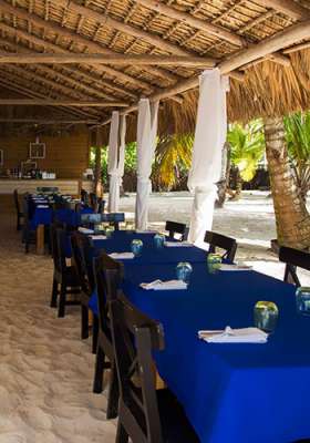Kierunki - Dominikana, geografia, informacje, restauracja na plaży, Tropical Sun