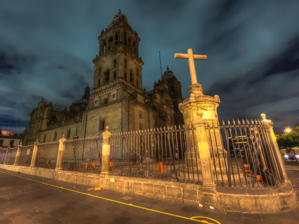 Co warto zobaczyć w mieście Meksyk? Dzielnica Kojotów, Bosque de Chapultepec, Katedra Metropolitalna, Templo Mayor, Tropical Sun Tours