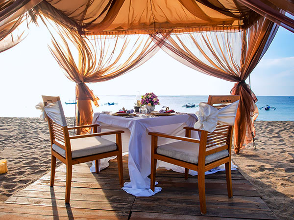 Miesiąc miodowy w Meksyku, hotele w Meksyku, wakacje dla nowożeńców w Meksyku, wyjazd do Meksyku, urlop w Meksyku, restauracja na plaży, Tropical Sun Tours