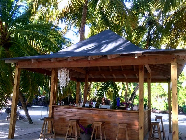 Tropikalna przygoda, rejs na Saonę katamaranem, bar, Tropical Sun Tours