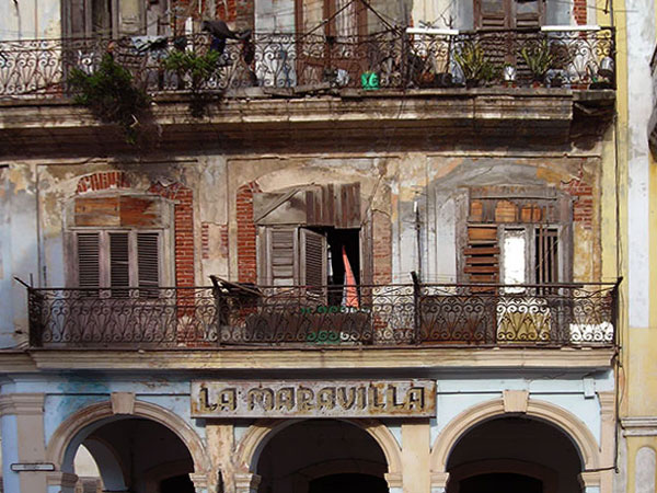 Ulica Havany, stara kamienica, Kuba, Tropical Sun