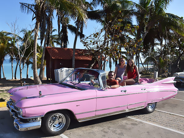 Dwa oblicza Kuby, kubańskie samochody, Tropical Sun